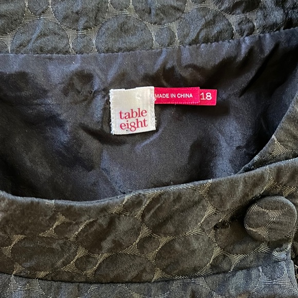 Table 8, 18, texture, interesting collar with button at top of  7” opening,EUC - Picture 3 of 7